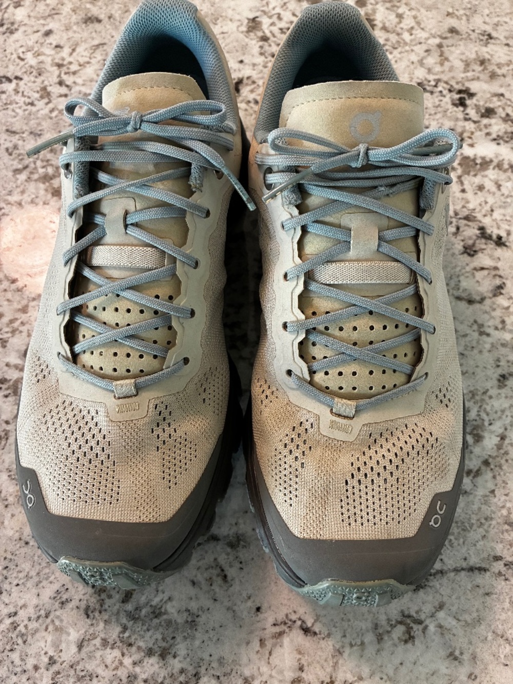 On Cloud Women's Swiss Engineering Cloudventure Gray...